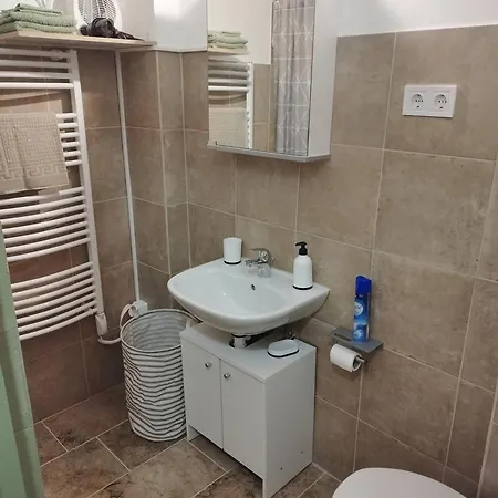 Holling Apartment Fertoboz
